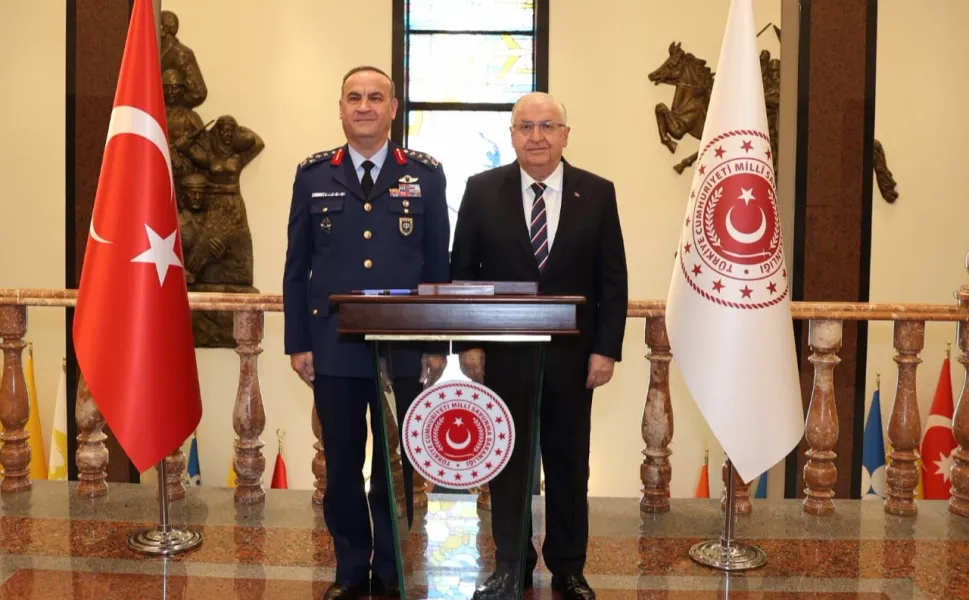 BAKAN GÜLER YENİ HAVA KUVVETLERİ KOMUTANINI KABUL ETTİ