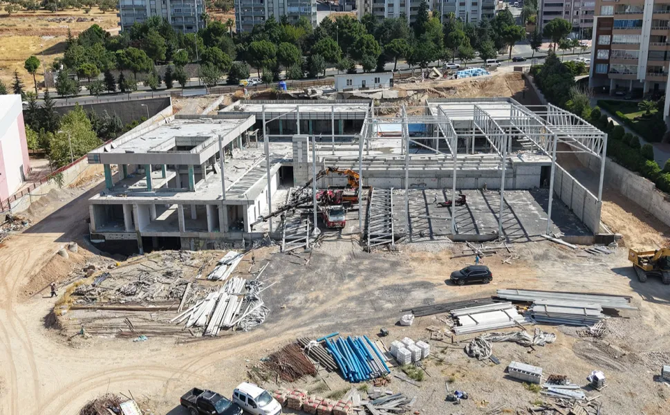 KAHRAMANMARAŞ GENÇLİK VE SPOR MERKEZİ HIZLA YÜKSELİYOR