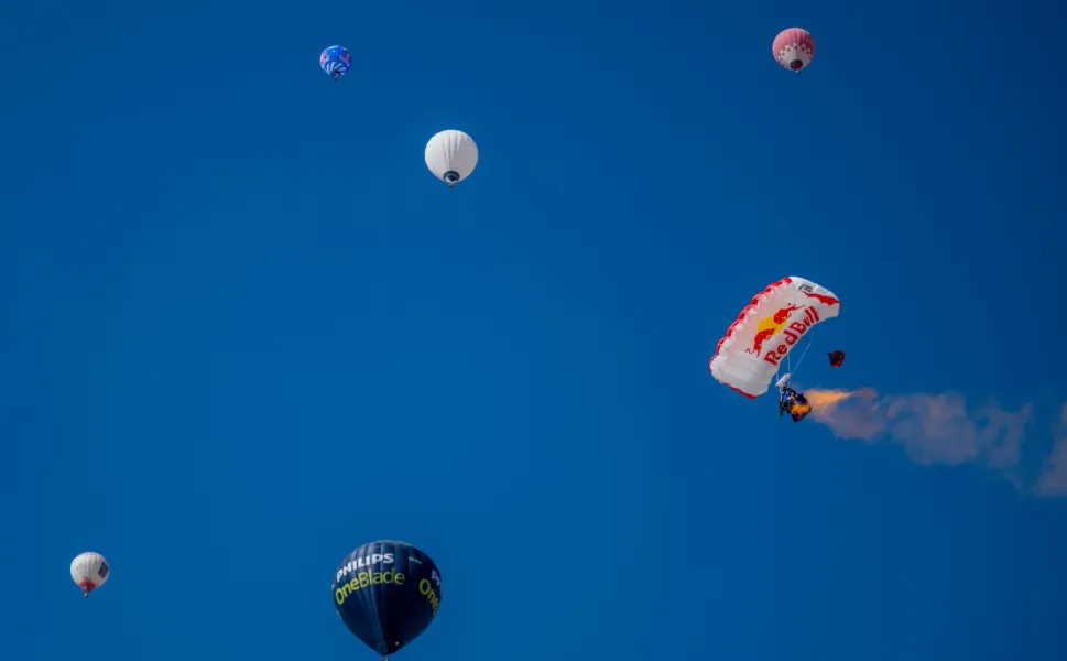 KAPADOKYA'DA SICAK HAVA BALONLARI ARASINDA 200 KM HIZ İLE SLALOM