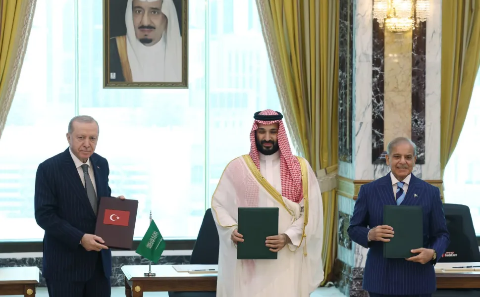 "ORTADOĞU'NUN SORUNLARINI BÖLGE ÜLKELERİ ÇÖZMELİ"