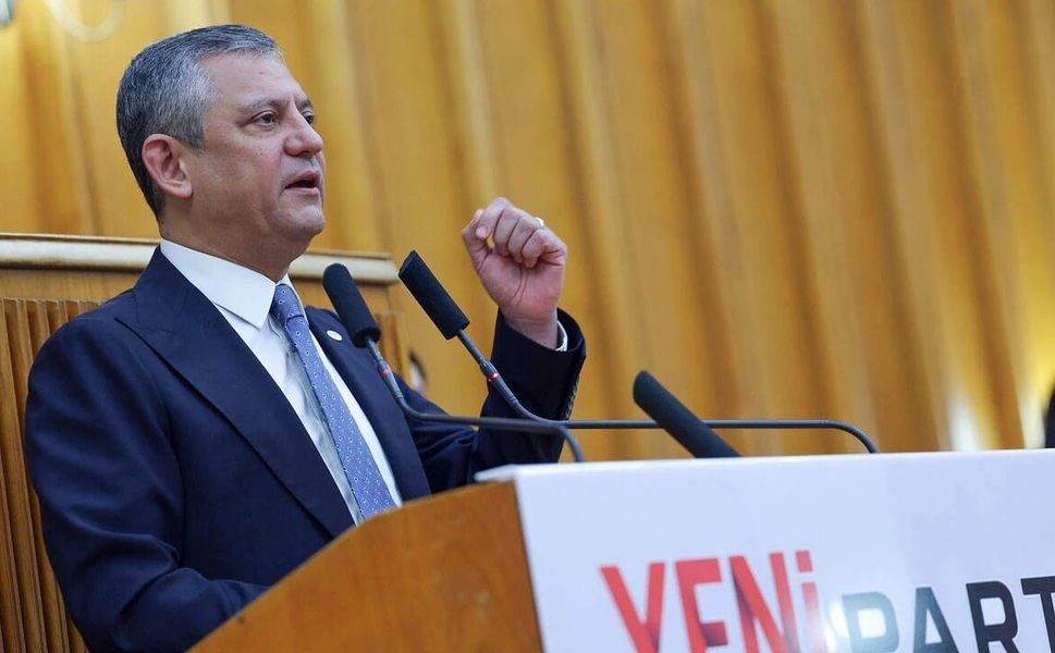 "DARBECİLERDEN, BUTLANCILARDAN, CUNTACILARDAN KURTULUN, YENİ PARTİYE BUYURUN!"