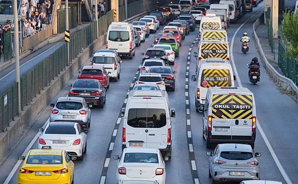OKULLAR AÇILIRKEN TRAFİKTE GÜVENLİĞİ ARTIRACAK ÖNERİLER