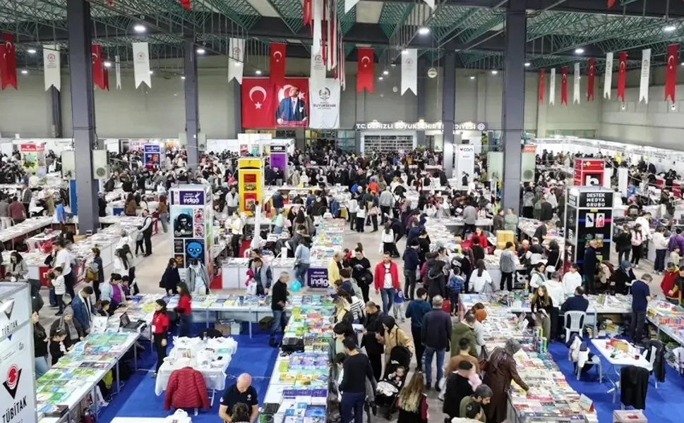 DENİZLİ BÜYÜKŞEHİR'DEN 'KİTAP FUARI'NA ÜCRETSİZ ULAŞIM