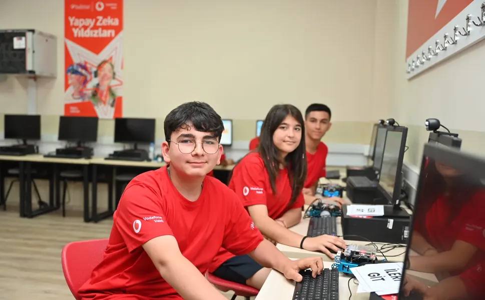 GENÇLERE YAPAY ZEKA GİRİŞİMCİLİĞİ FIRSATI